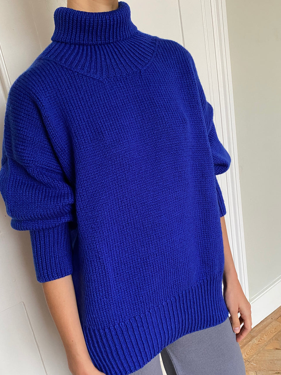 NORA turtleneck / highland wool / sapphire / sample