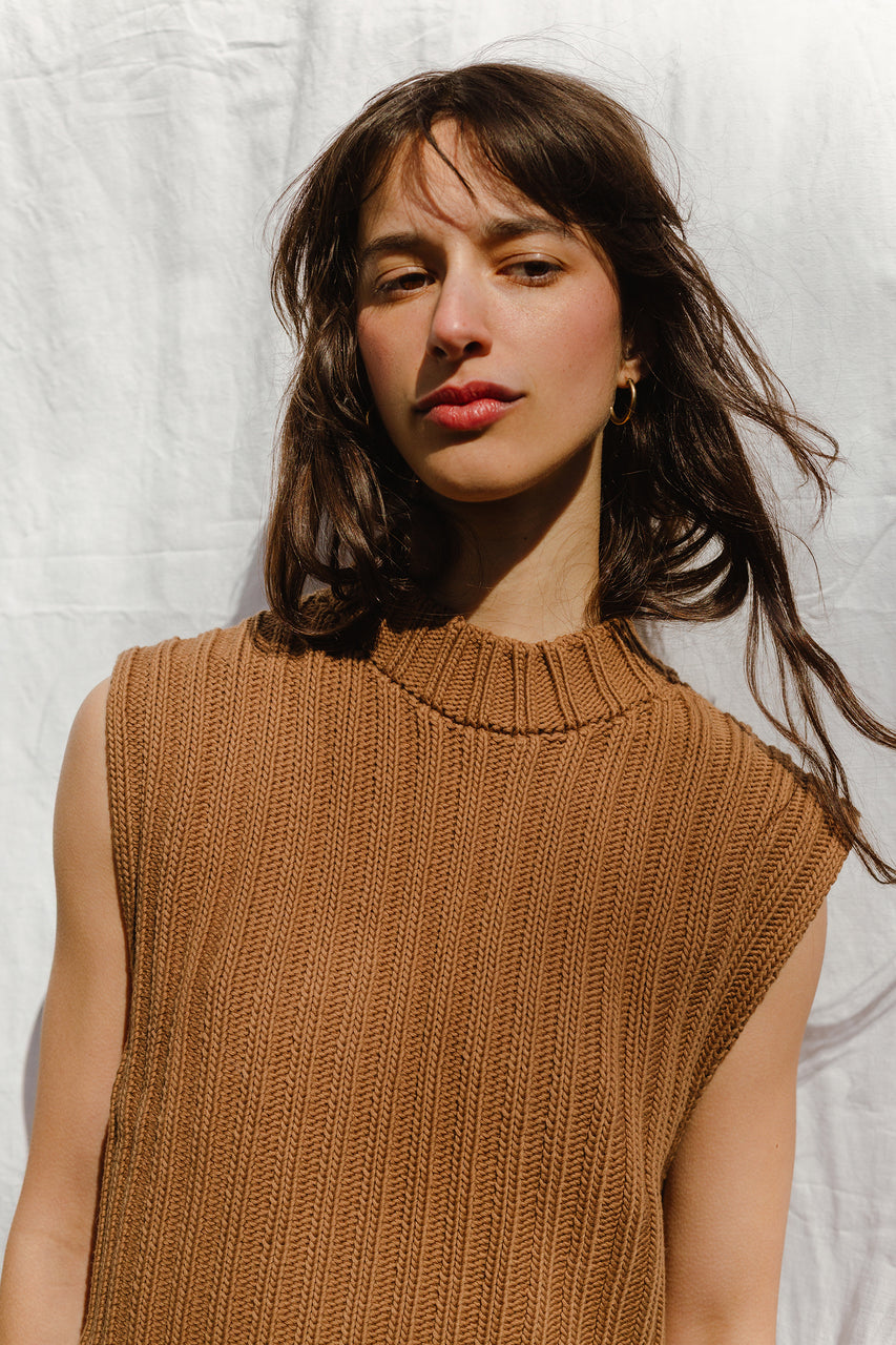 RIO ribbed vest / organic cotton / carob / samples