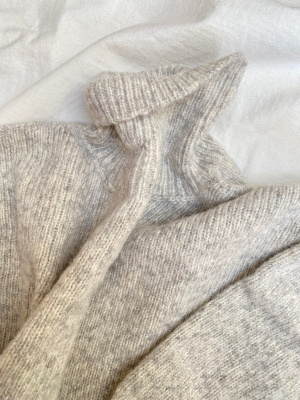 NORA turtleneck / alpaca & pima cotton / cloud / samples