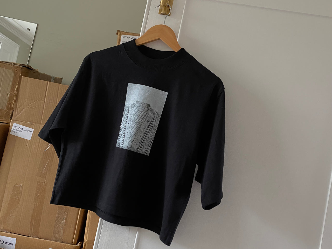 CAMISETA / cotton t-shirt / ewa on black
