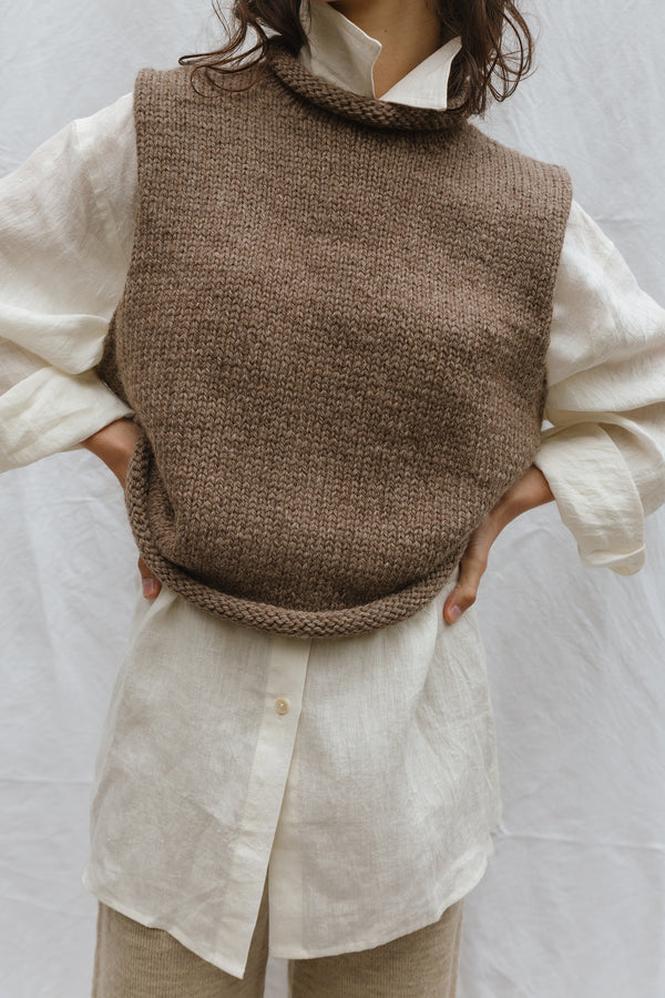 TINO vest / highland wool / walnut
