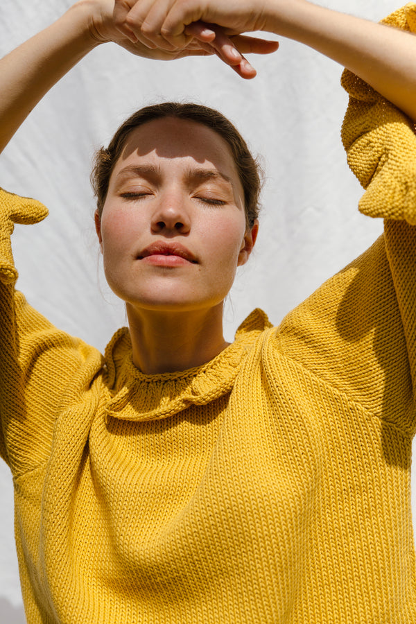 FIORELLA ruffle jumper / organic cotton / golden honey / sample