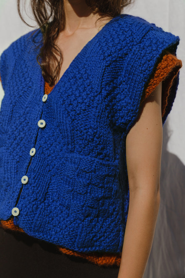 TIO vest cardigan / highland wool / sapphire