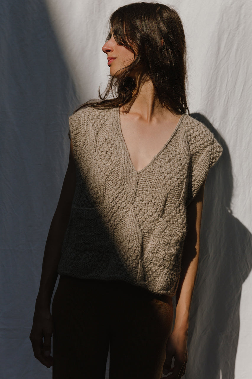 TIO vest / highland wool / rock salt