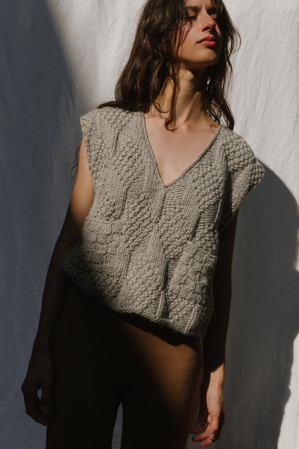 TIO vest / highland wool / rock salt