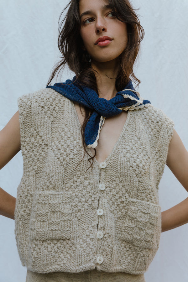 TIO vest cardigan / highland wool / wild oat