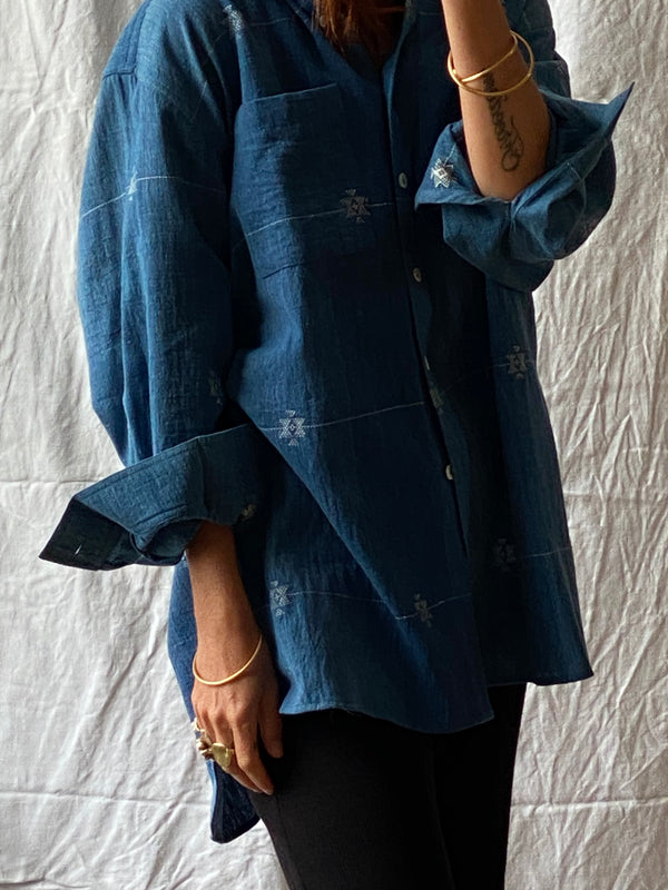 SANTIAGO big shirt / organic indian cotton / indigo & milk play