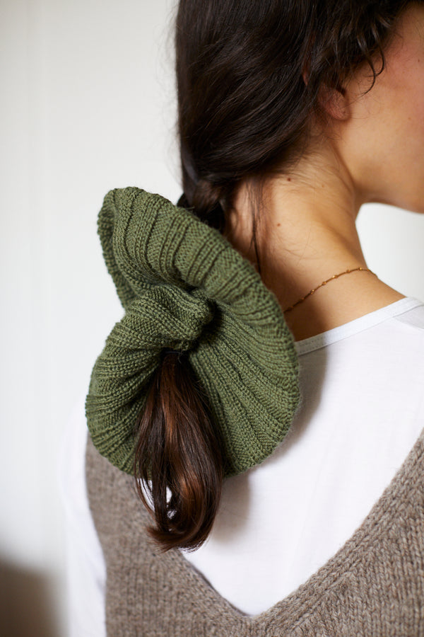 FLORES scrunchie / winter moss