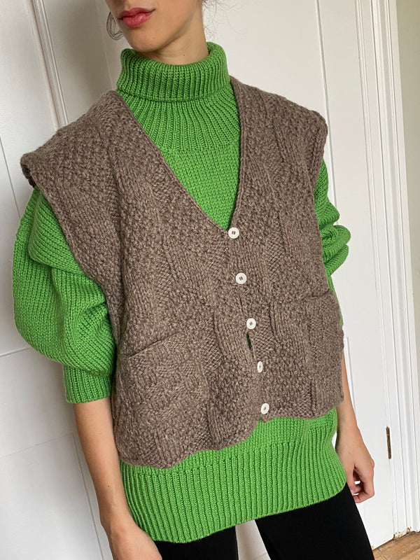 TIO vest cardigan / highland wool / smoked amber / samples