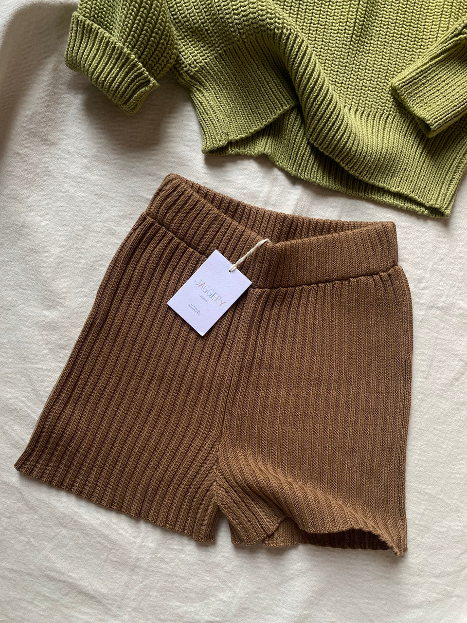 RIO RIBBED shorts / organic cotton / carob