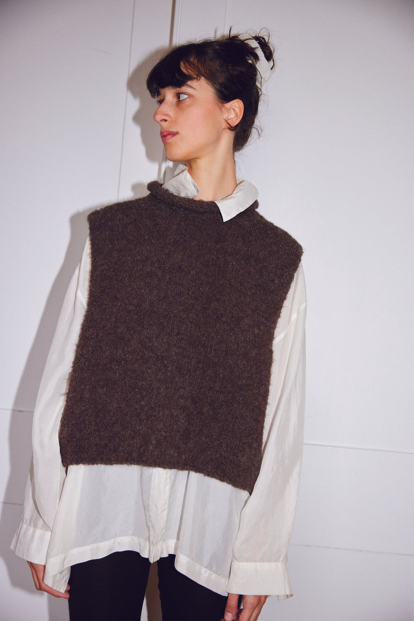 TINO vest / alpaca & highland wool boucle / dark oak